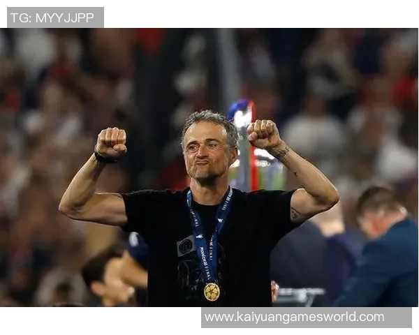 恩里克引领巴黎队历史性夺冠荣膺年度最佳主帅殊荣